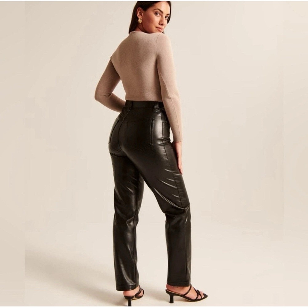 Abercrombie & Fitch Curve Love Vegan Leather 90s Straight Pant Size 33 16‎ S
